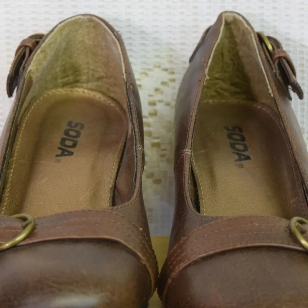 Vintage 90's 2000s Soda Brown Faux Leather Kitten Heels Size 7 Y2K Grunge Buckle